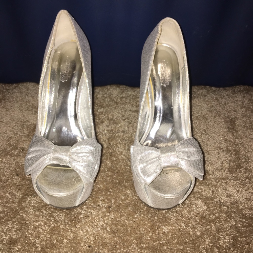 Platform peep toe high heel